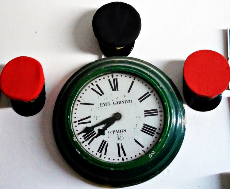 el reloj de la antigua estación de tren de baza antonio fco martínez